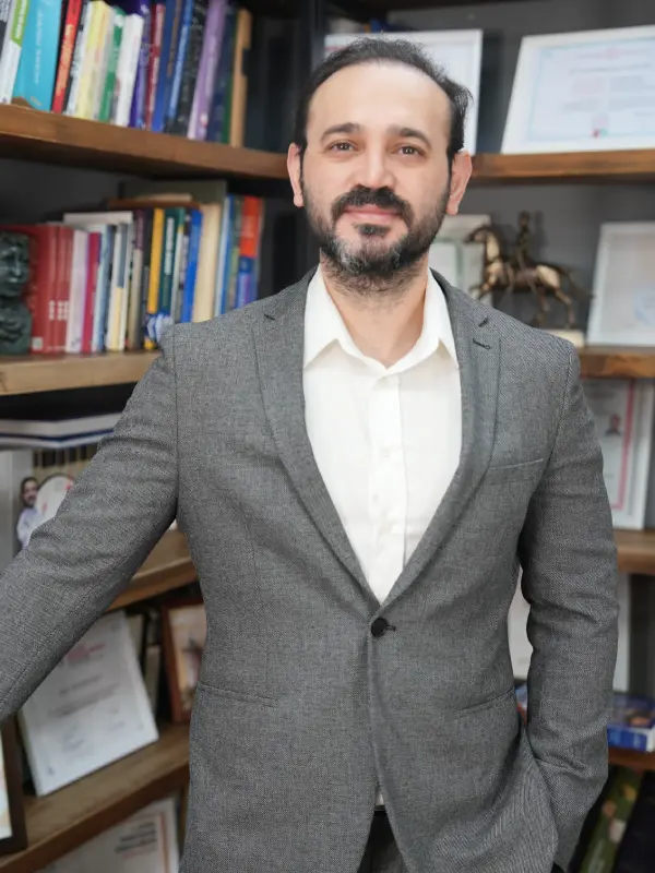 Akif Mehmetoğlu, Gründer der AKM Clinic