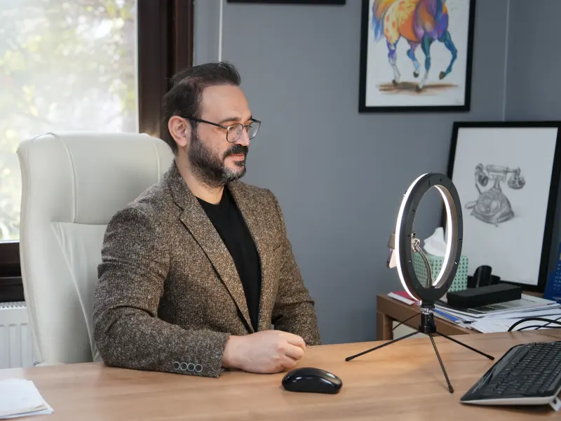 Akif Mehmetoğlu, Chirurg an der AKM Clinic